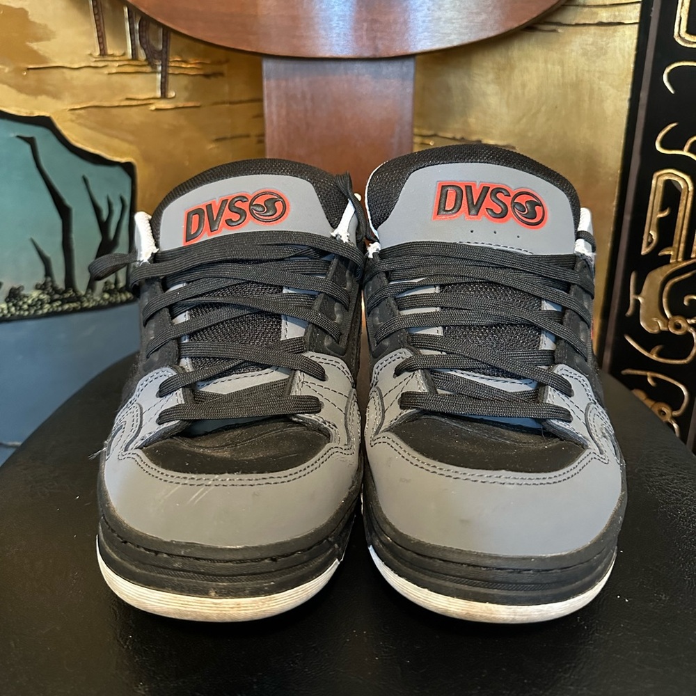 DVS Skateboard Sneakers - Picture 3 of 5